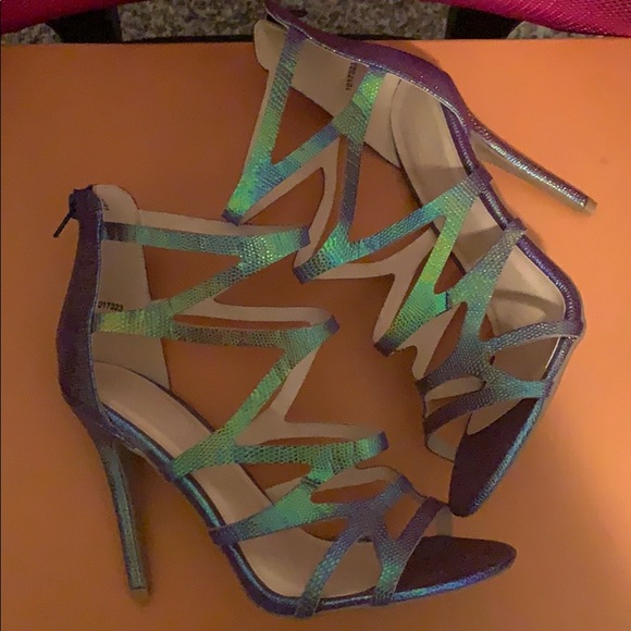 Heeled sandal - Picture 2 of 2